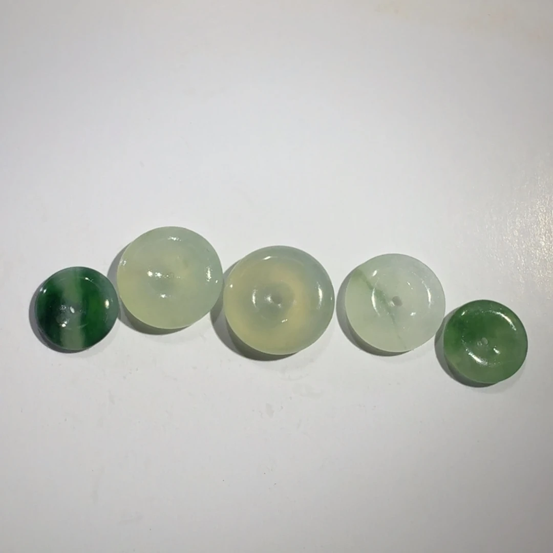 颈饰未镶嵌翡翠平安扣
