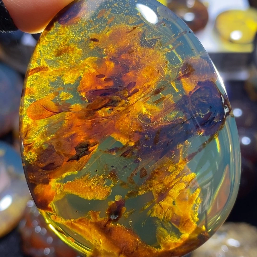 琥珀未镶嵌裸石。。。