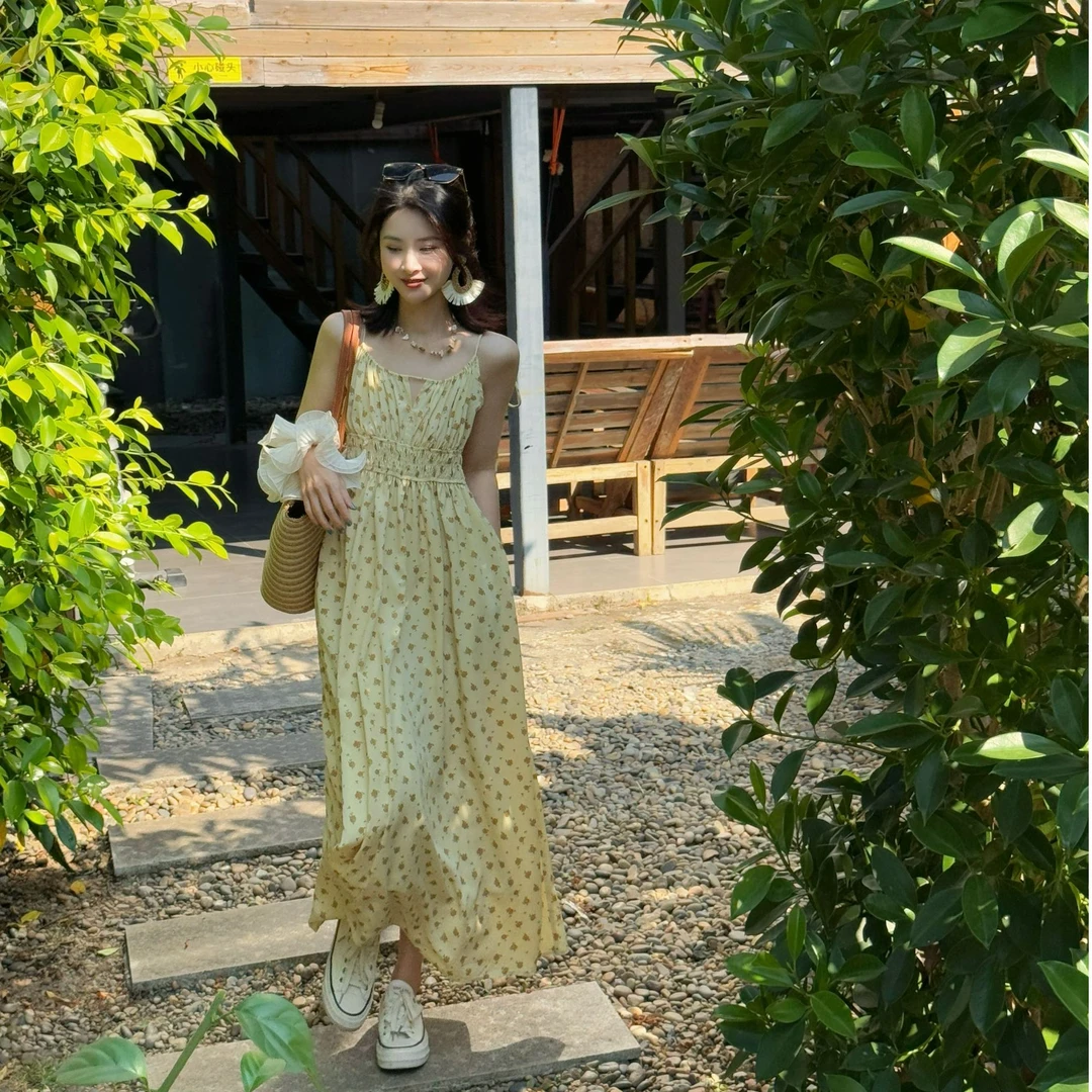 【香梨】碎花吊带连衣裙夏季收腰森系长裙