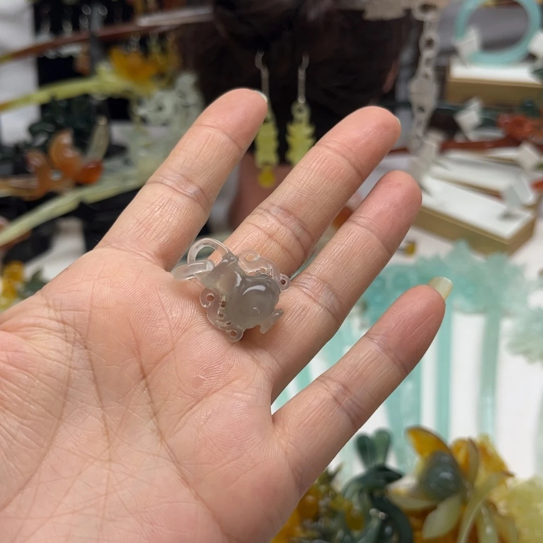 蛇纹石玉颈饰合金天***故