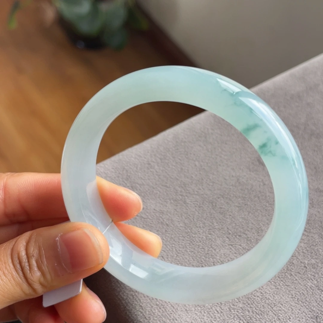 翡翠未镶嵌手镯飘花