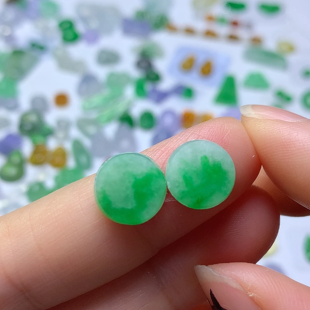 翡翠未镶嵌颈饰无事