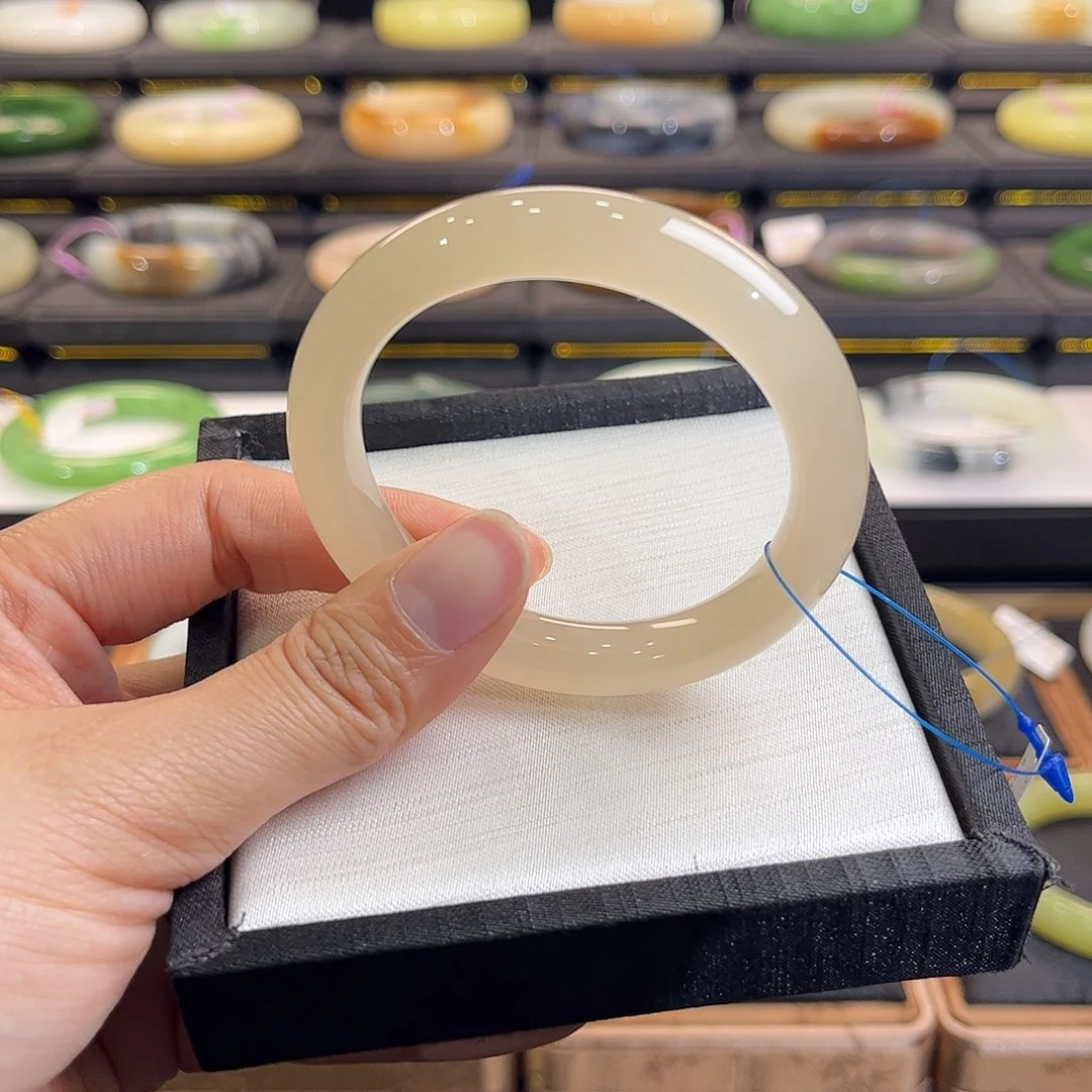 和田玉未镶嵌手镯高冰粉