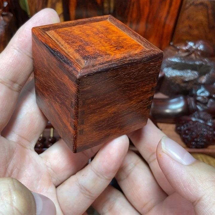 檀香紫檀（小叶紫檀）方盒