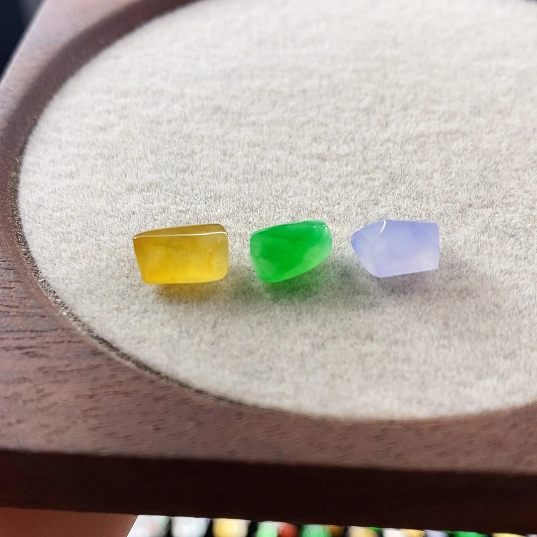 散珠翡翠一手冰随形