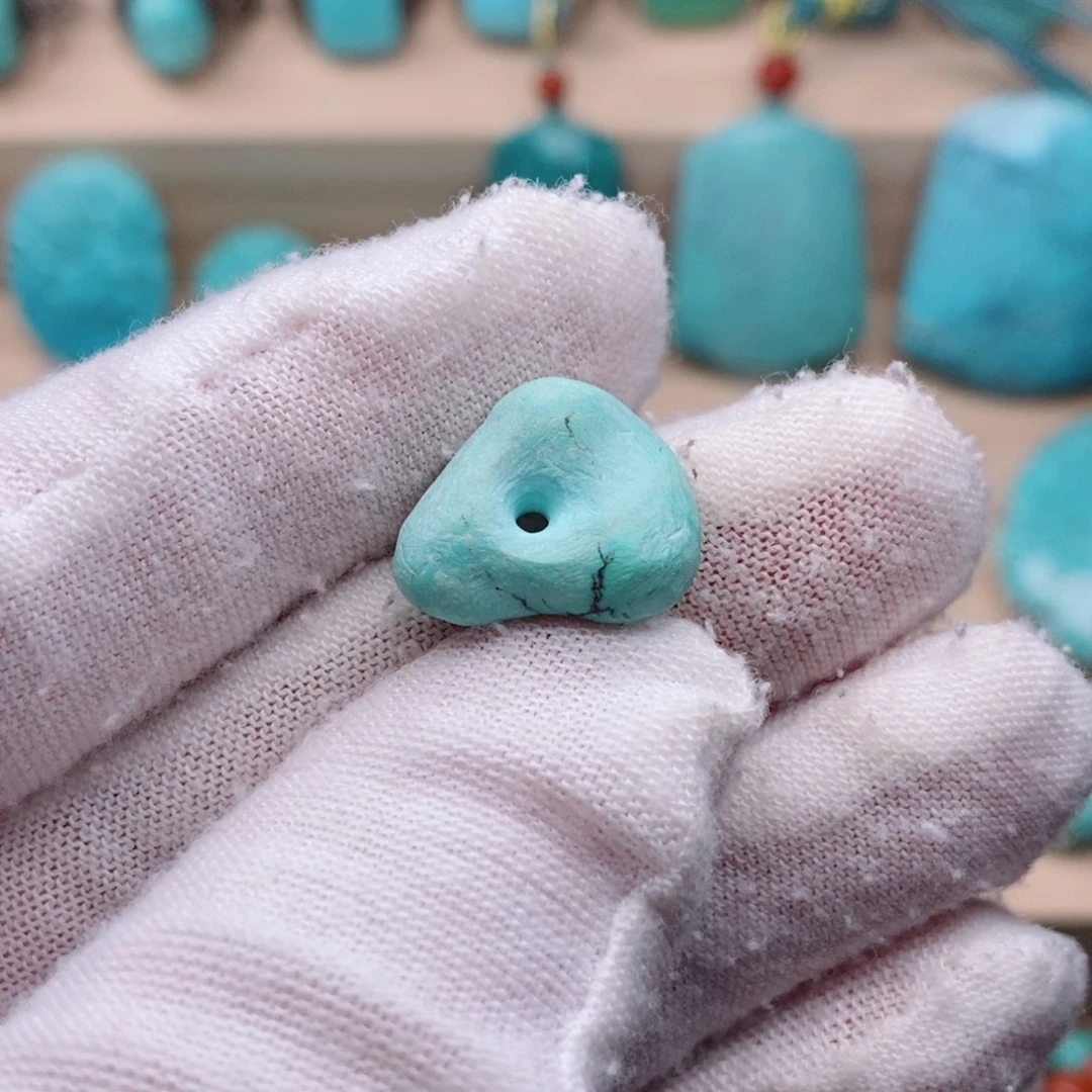 绿松石未镶嵌挂件