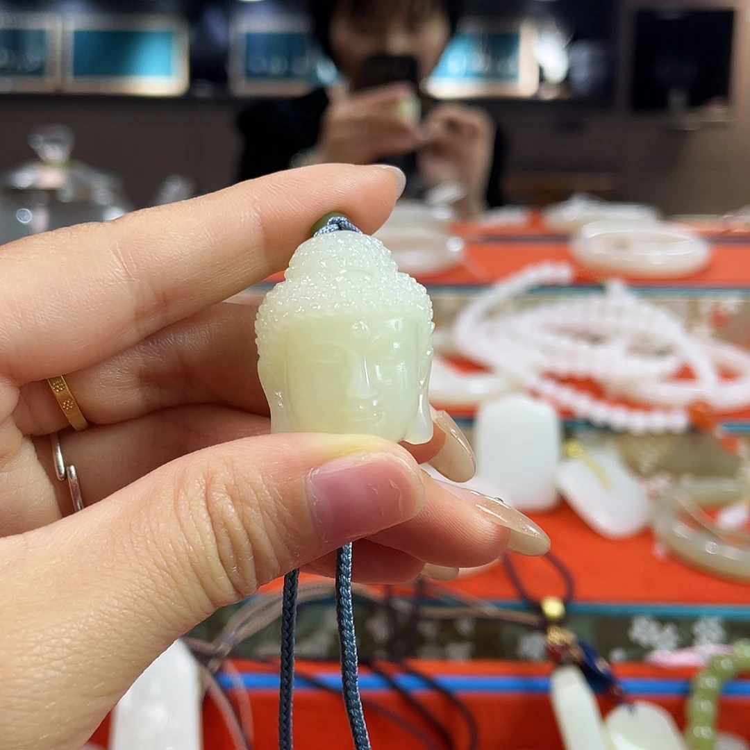 J***0颈饰未镶嵌和田玉