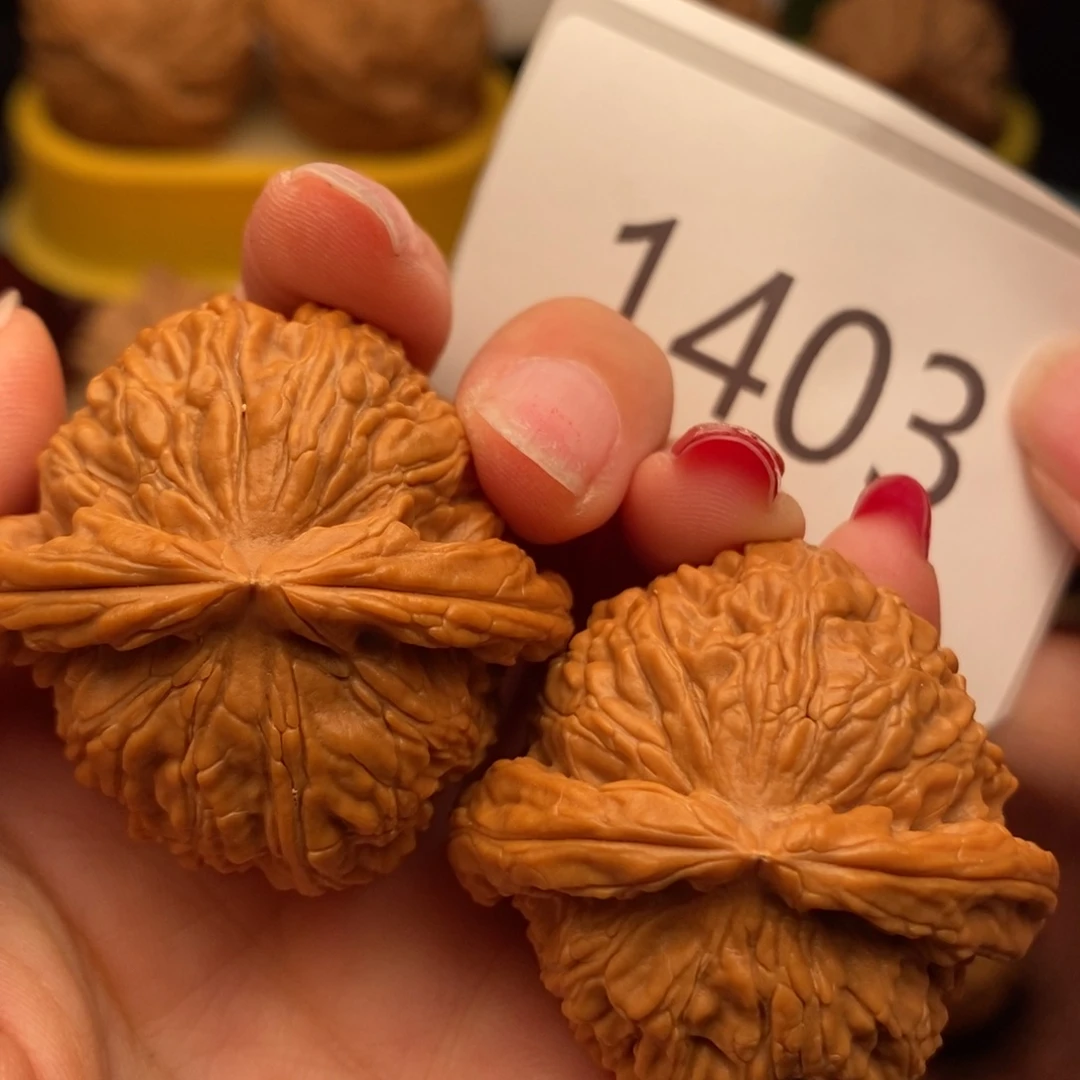 桃核把件白狮子40，