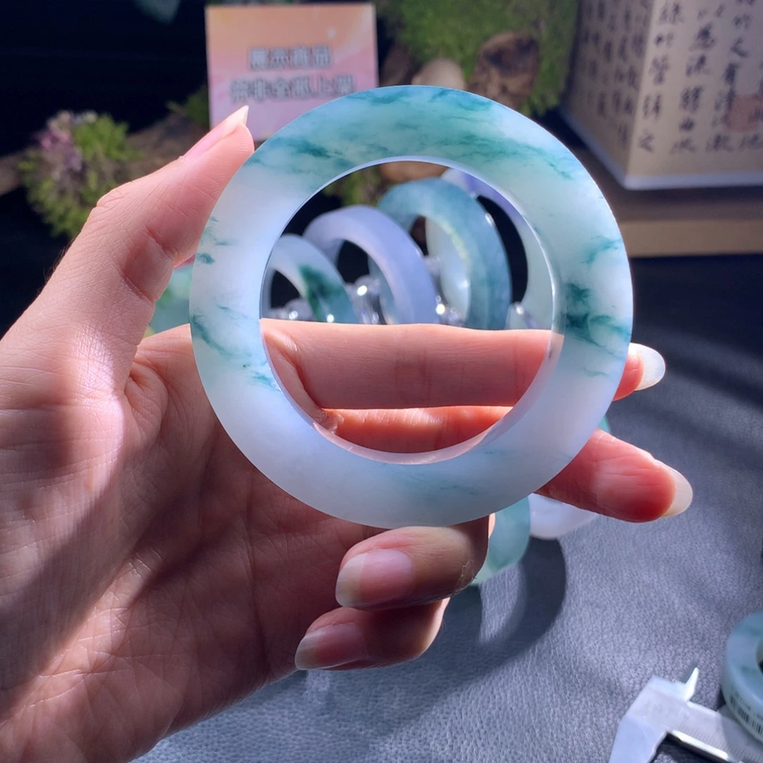 未镶嵌手镯定制翡翠