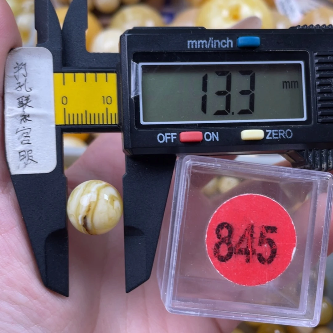 蜜蜡未镶嵌珠宝奇石