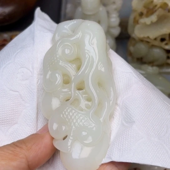 平***凡和田玉未镶嵌颈饰