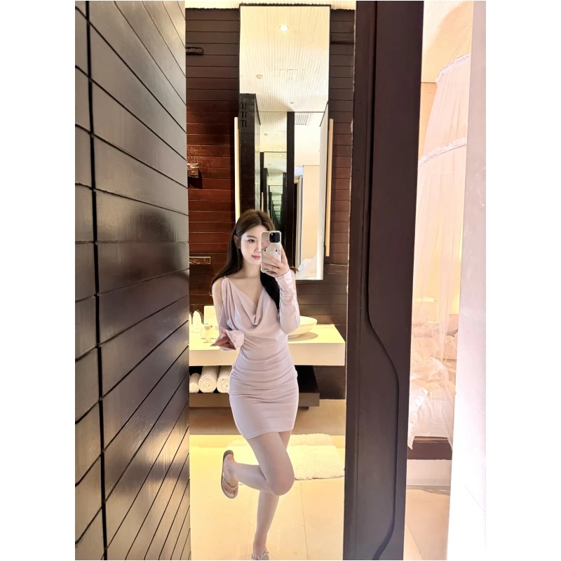 一只雪雪【高智千金】新款春季气质温柔荡领镂空袖子设计显瘦连衣裙