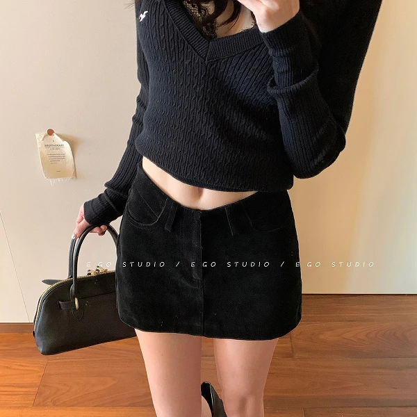 鹿皮绒弧形腰短裙自带安全裤女2025早秋新款高腰显瘦显腿长半身裙