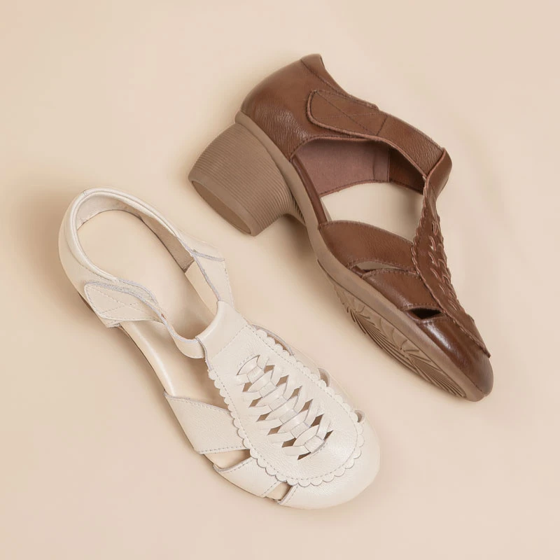 夏季女士真皮复古风软底粗跟妈妈凉鞋子镂空包头中年女牛皮罗马鞋