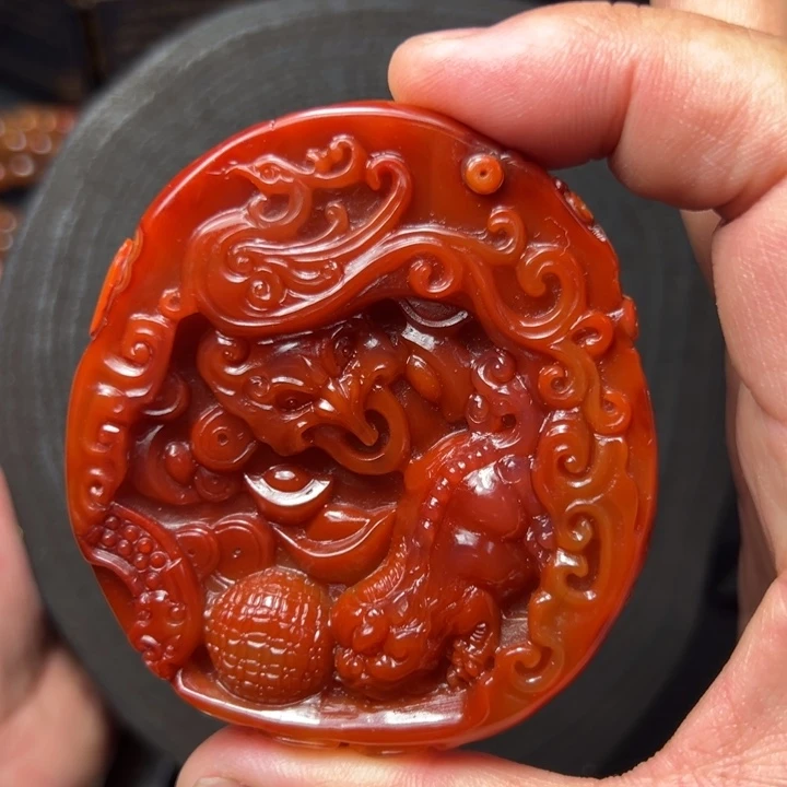 哈***，玛瑙/玉髓未镶嵌颈饰战国红玛瑙吊坠
