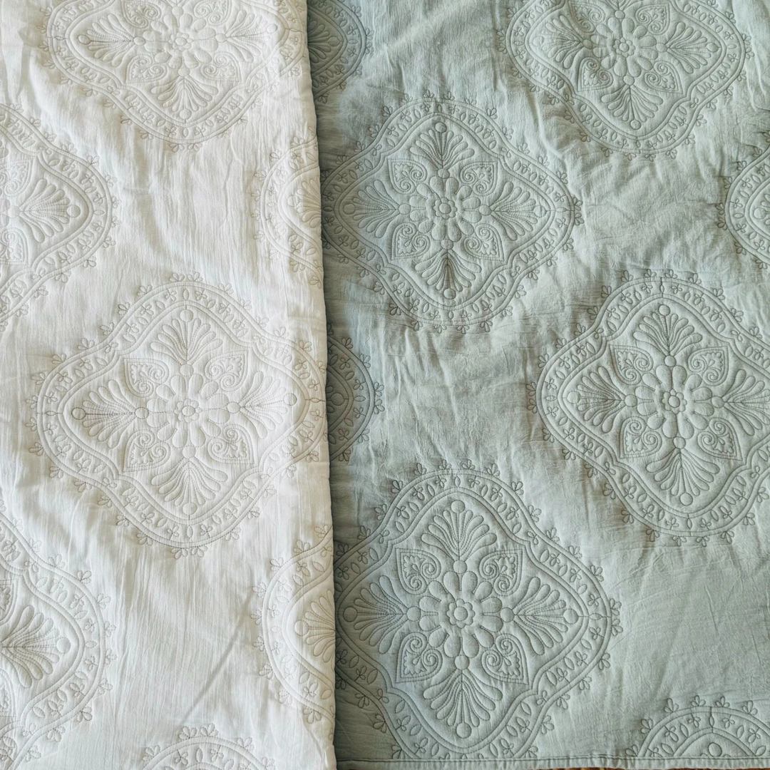 立体感浮雕花绗缝床盖空调被尺寸约170*210 床盖微瑕（颜色可挑）