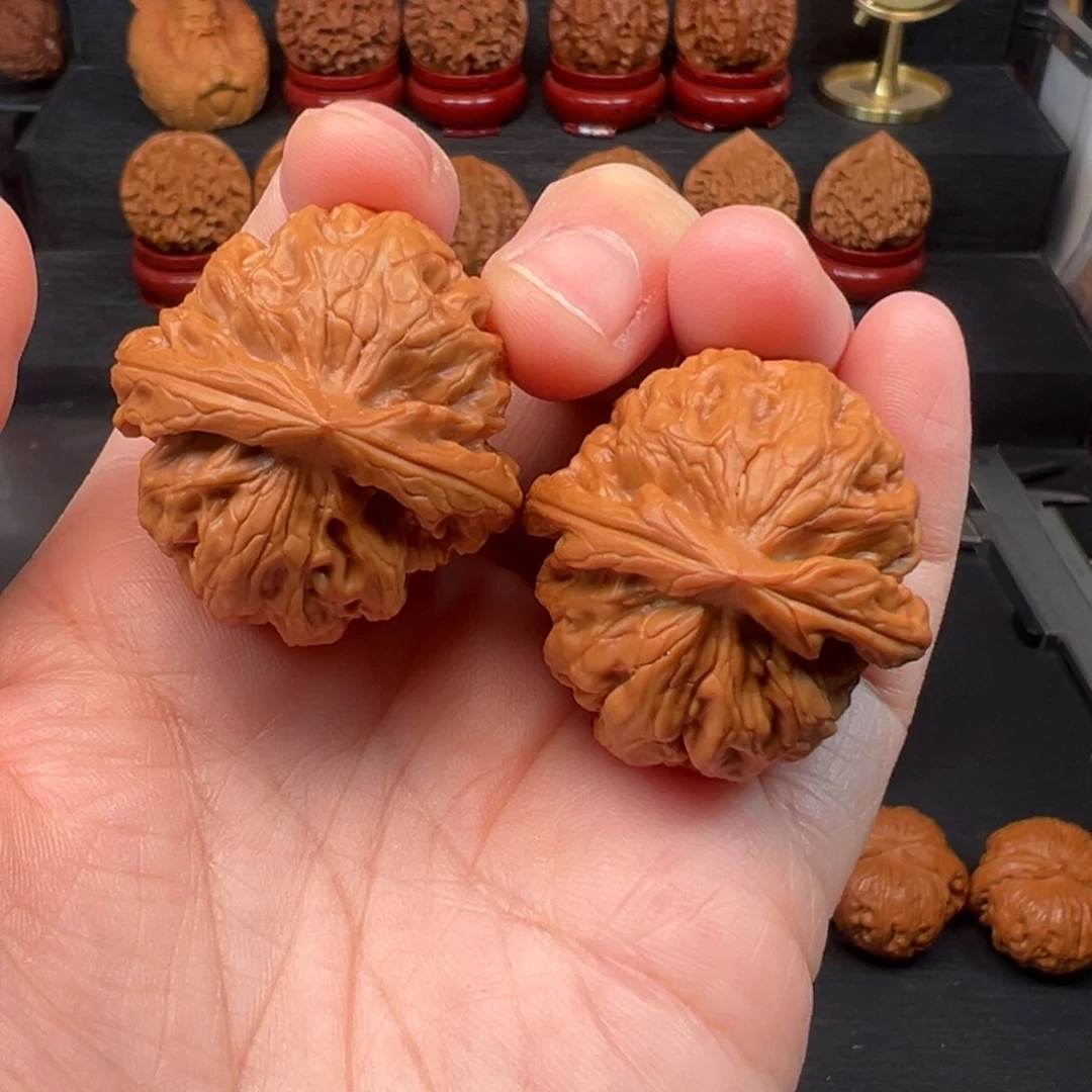 文玩核桃吊坠36红锦鲤