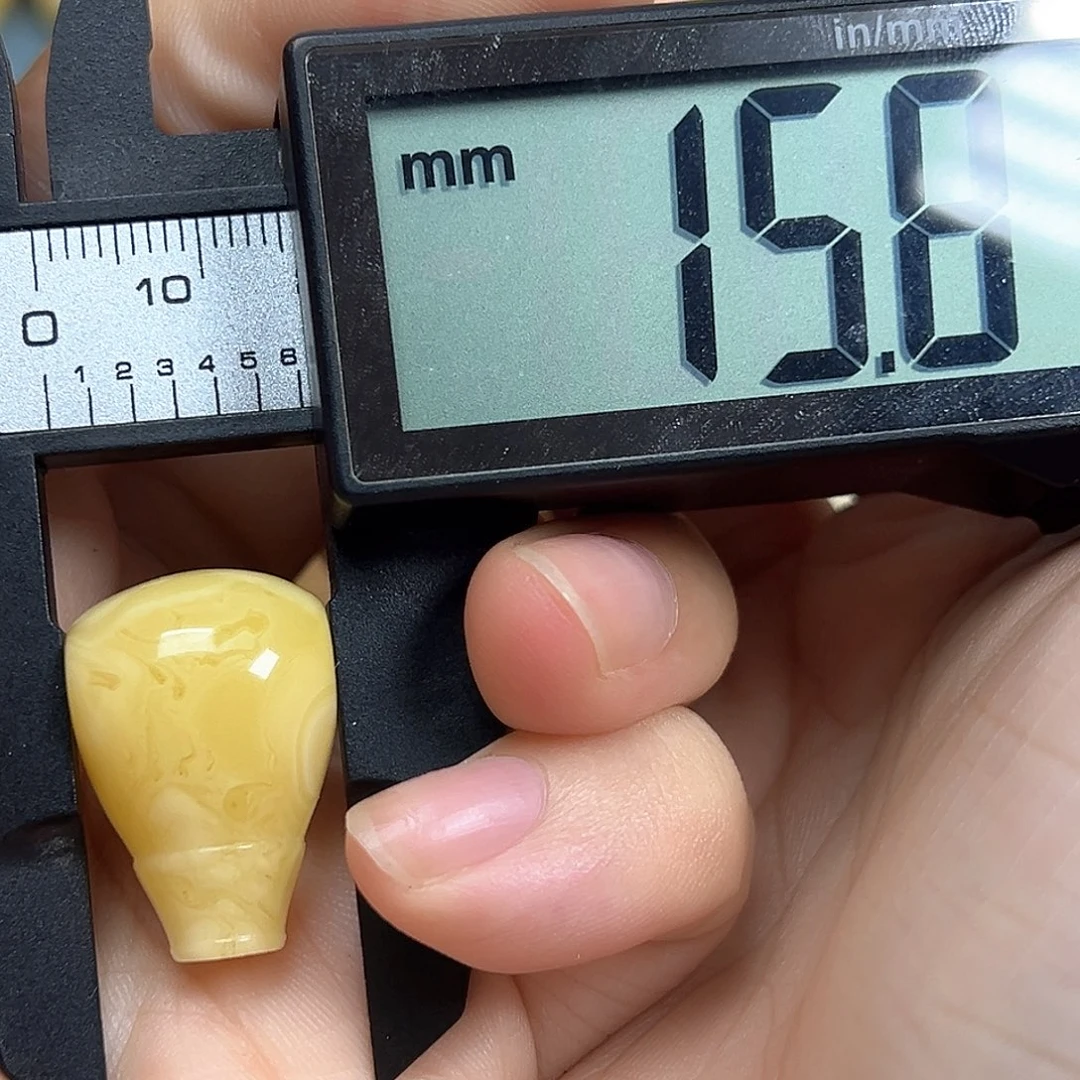 未镶嵌琥珀裸石王***r三通