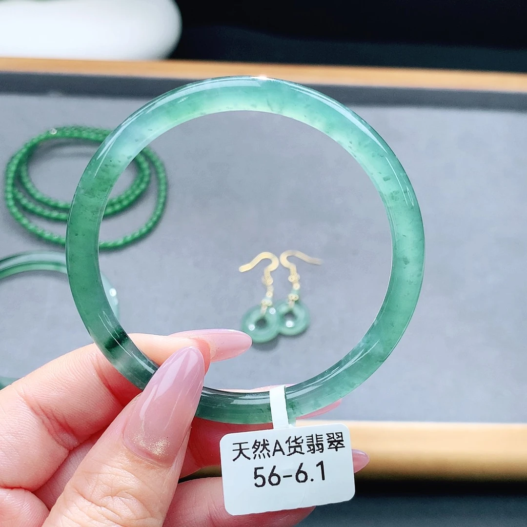 未镶嵌手镯（圆镯）翡翠