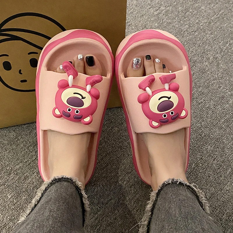 2024新款草莓熊拖鞋女踩屎感公主风外穿学生家用可爱网红一字拖女