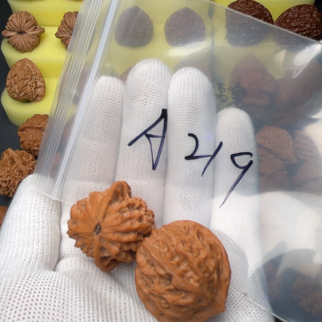 灰****把件文玩核桃石核全品33