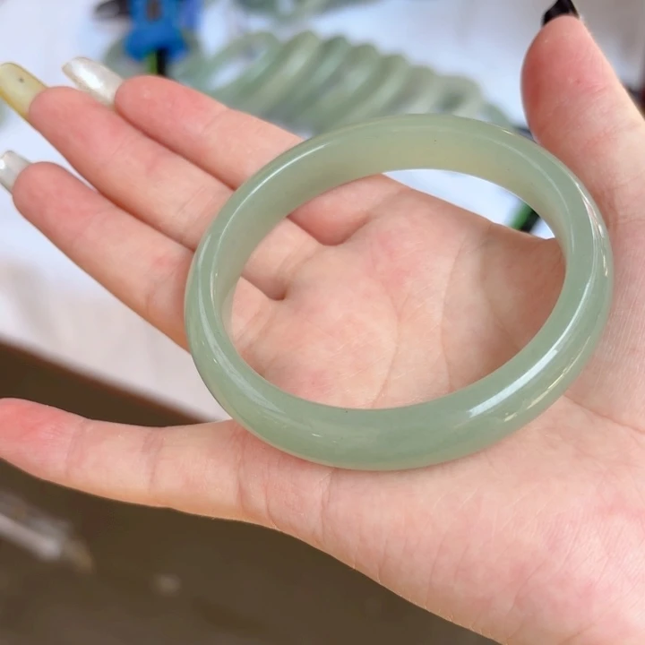 东陵石手镯未镶嵌