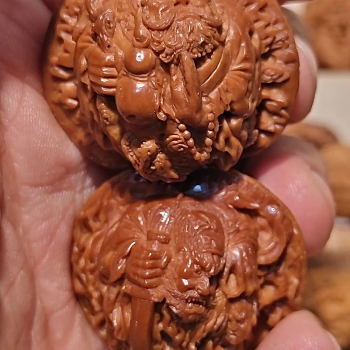 核桃把件38磨盘纯手工雕刻志同道合