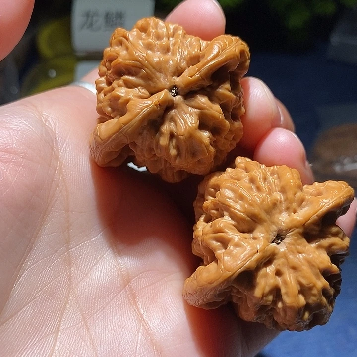 @***子文玩核桃吊坠金工子