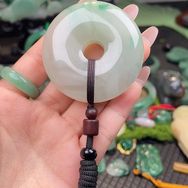 石英质玉未镶嵌吊坠