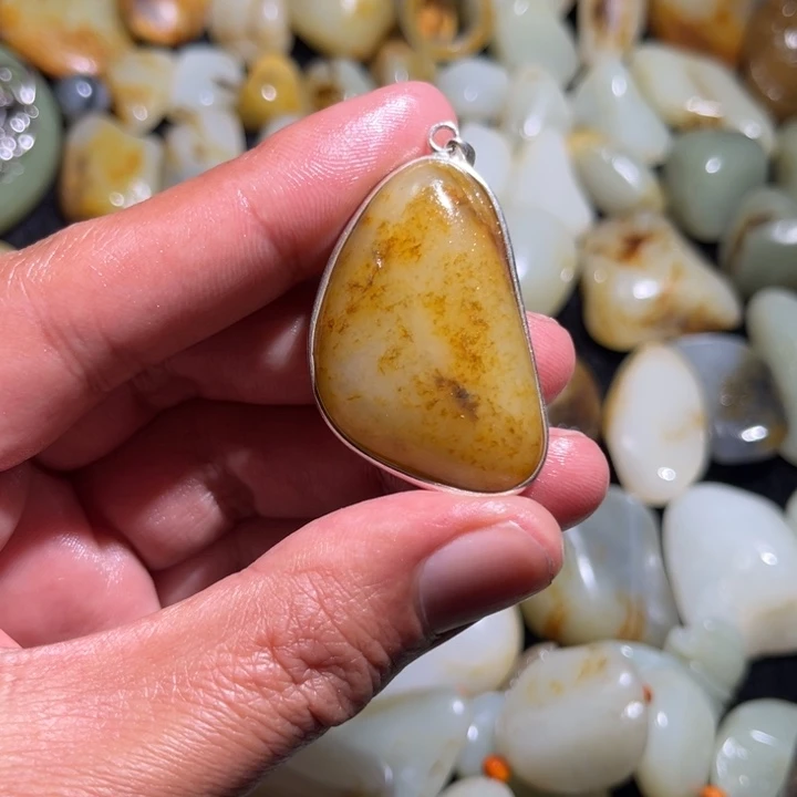 和田玉未镶嵌手串