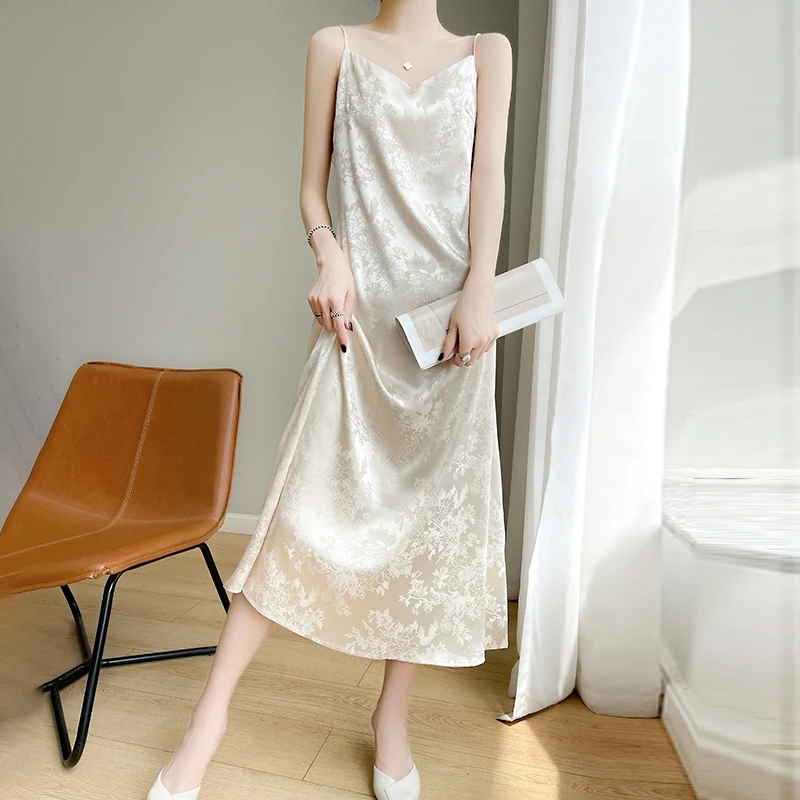 夏季提花V领吊带连衣裙女缎面垂感过膝A字气质长裙国风打底裙
