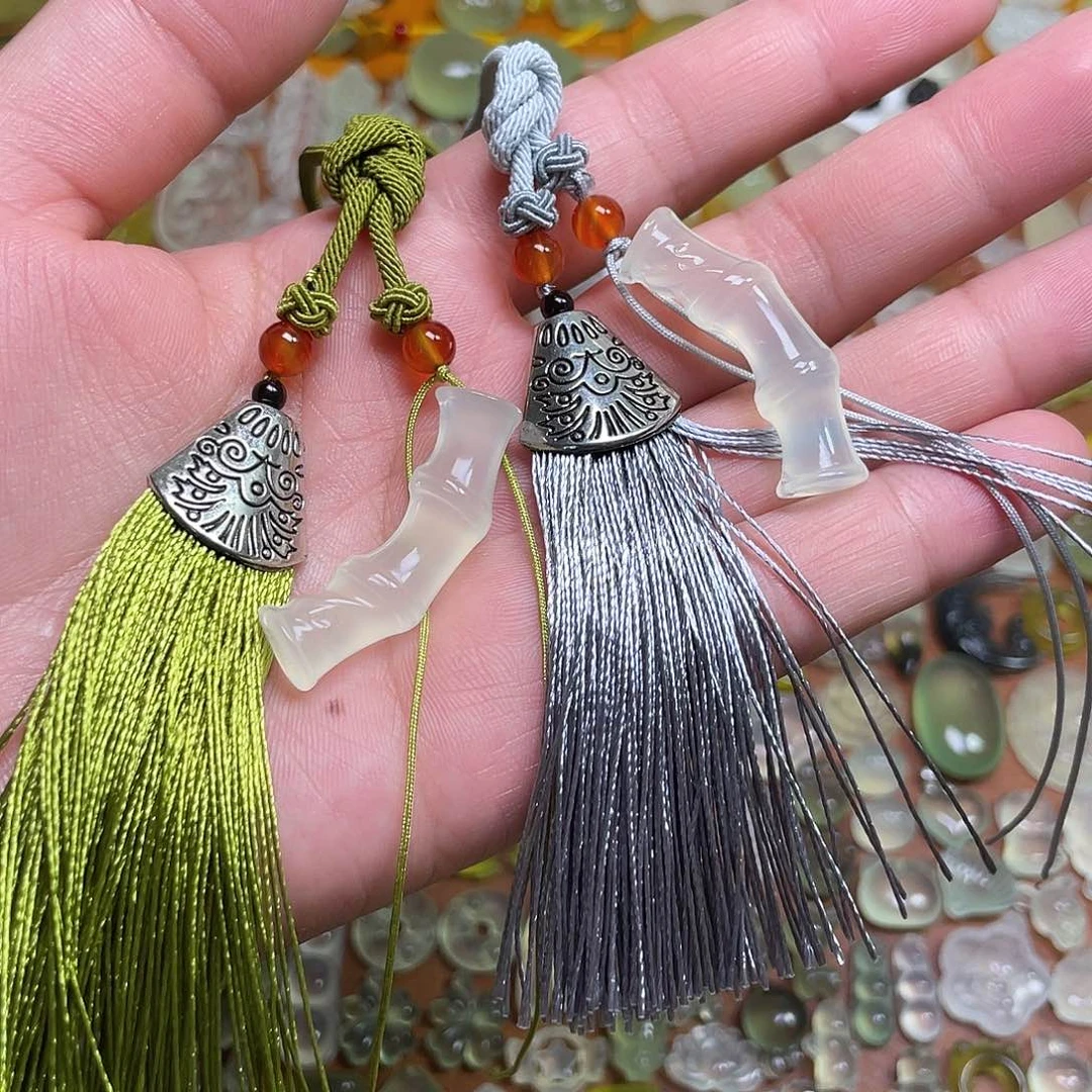 蛇纹石玉未镶嵌吊坠清****尘