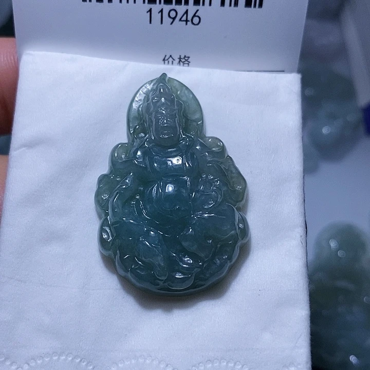 翡翠未镶嵌颈饰一