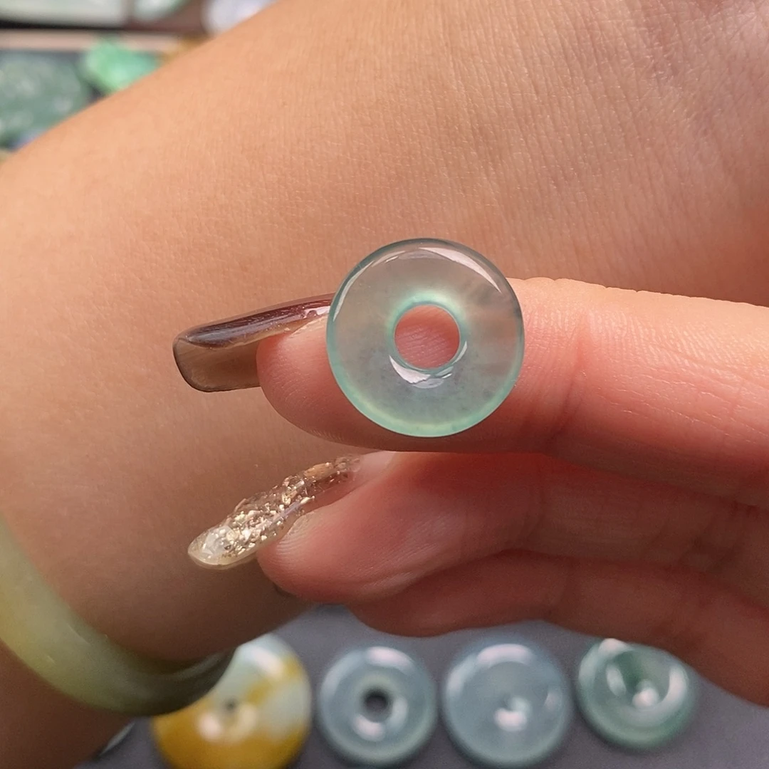 翡翠未镶嵌颈饰甜甜圈