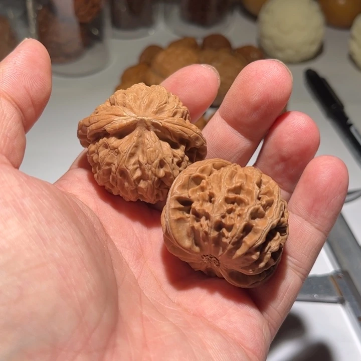 頁***6桃核把件狮子头核桃