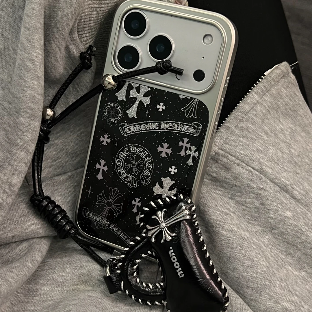 细闪黑底十字架适用于苹果17promax高级iphone16p挂件15/14手机