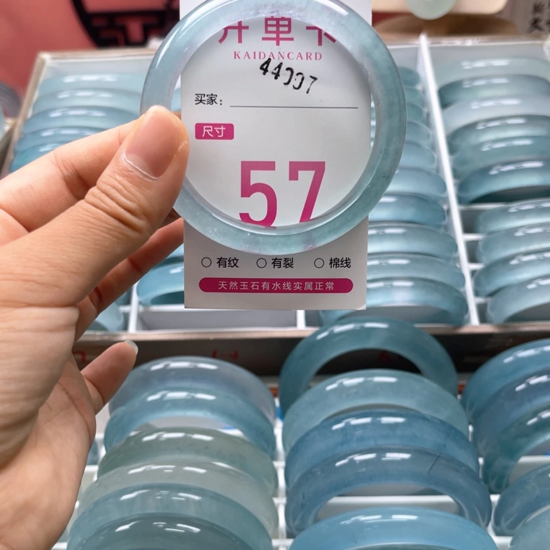 徐***匠未镶嵌手镯石英质玉