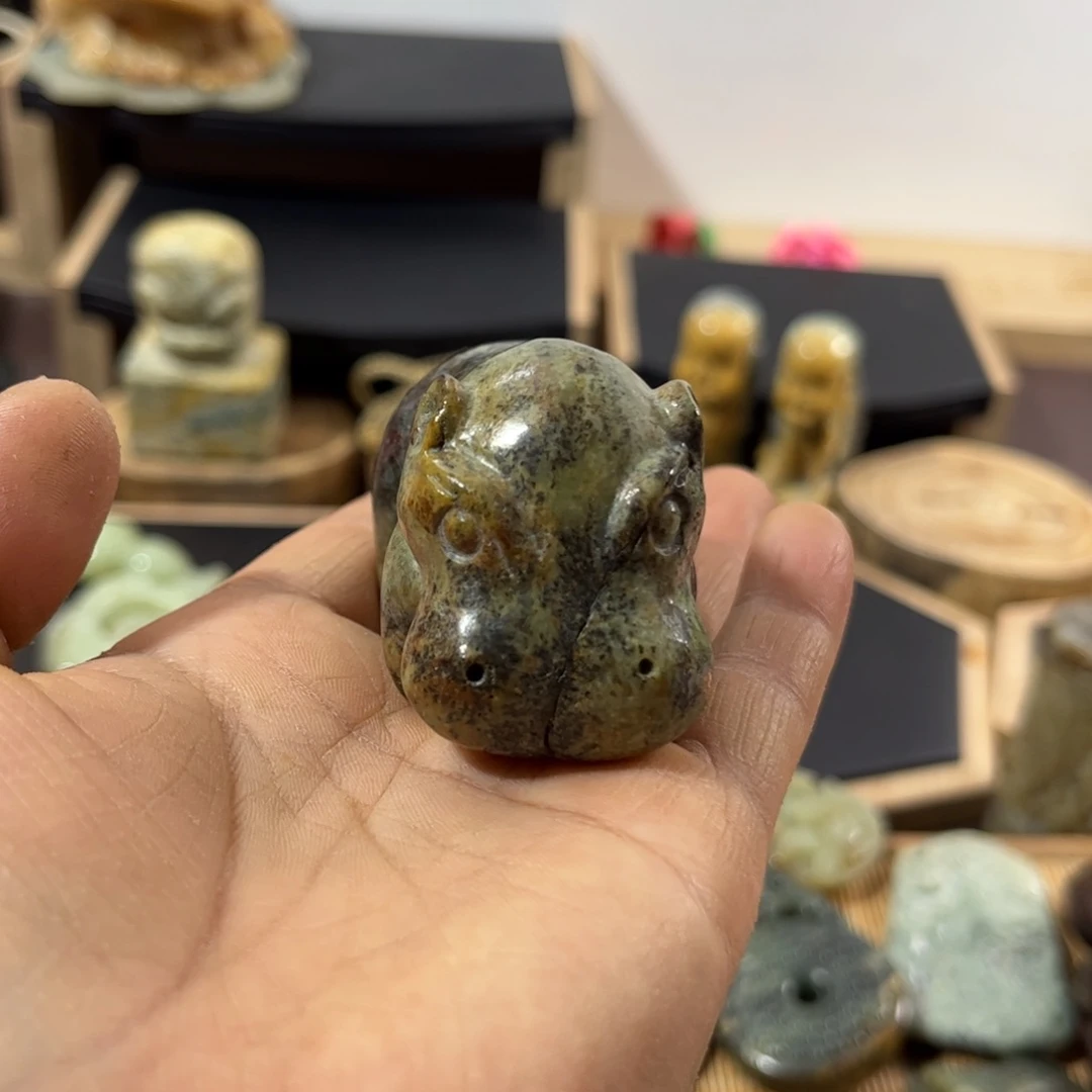 岫岩河磨玉（透闪石质玉）未镶嵌把件