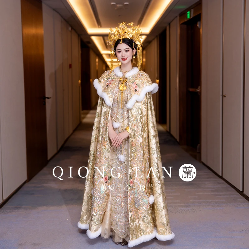 金色秀禾服披风斗篷2025冬加厚毛领结婚保暖新娘香槟色汉服披肩红