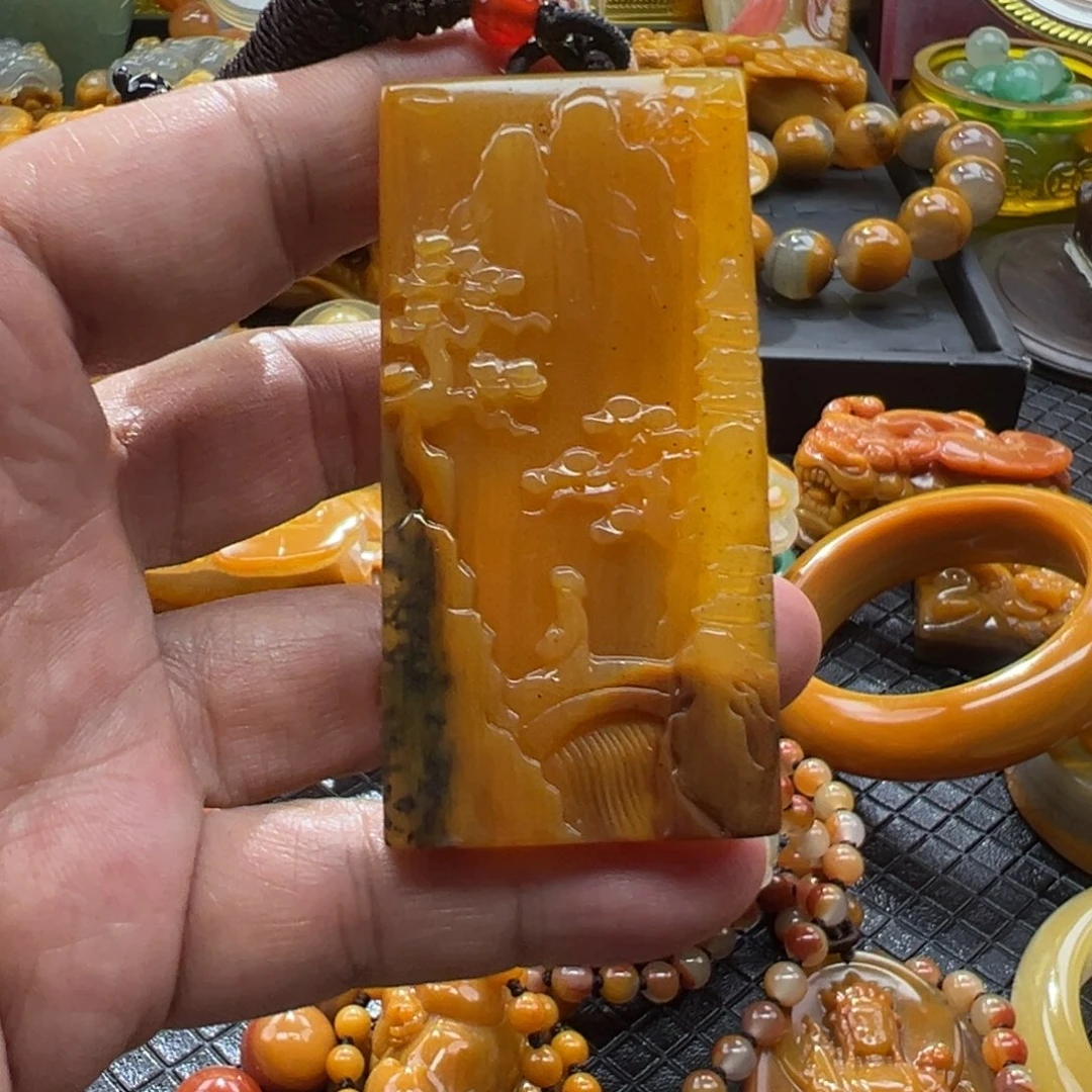 颈饰未镶嵌石英质玉