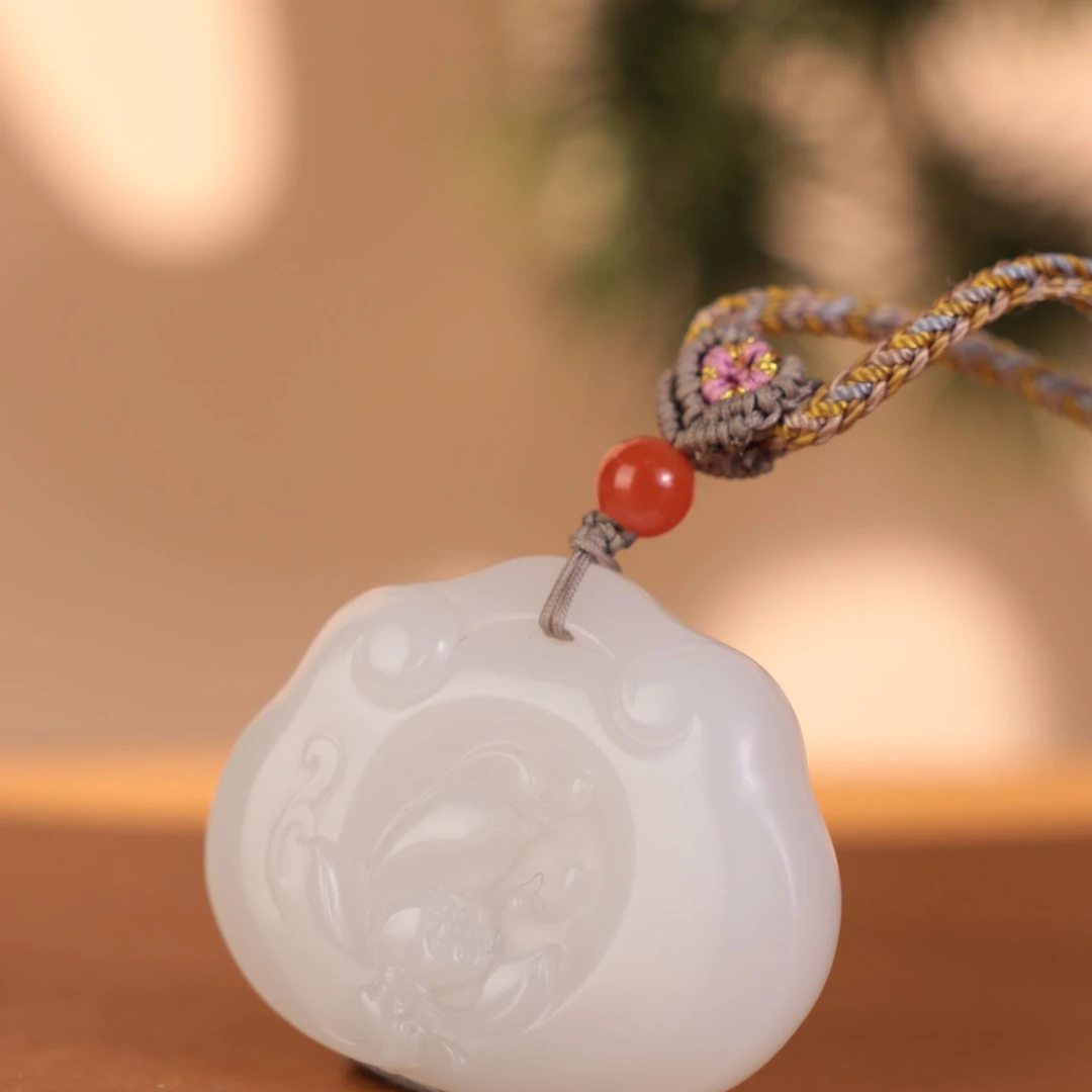 ZW5536二十世纪和田玉白玉平安锁吊坠-
