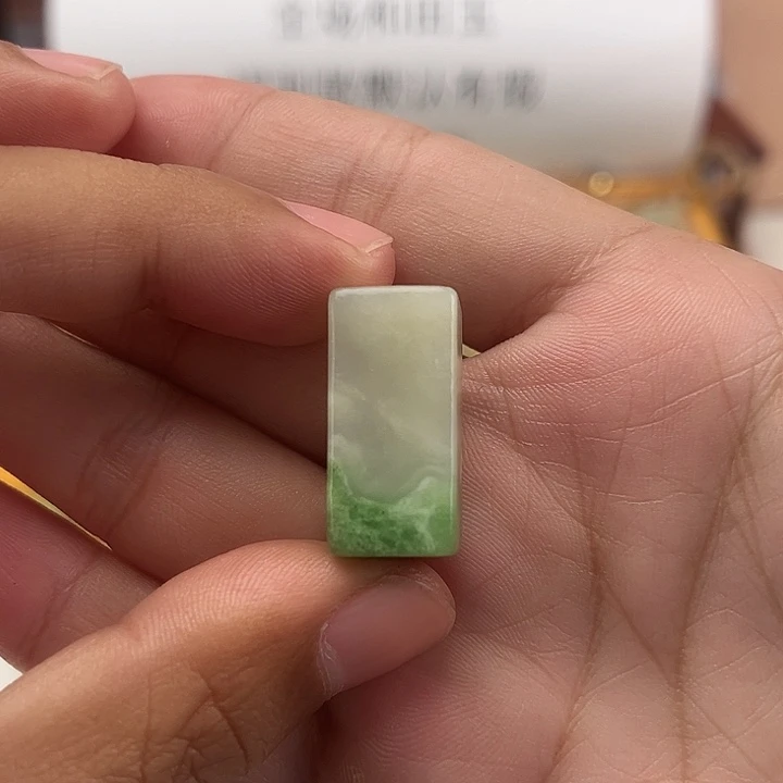 颈饰未镶嵌和田玉印章吊坠