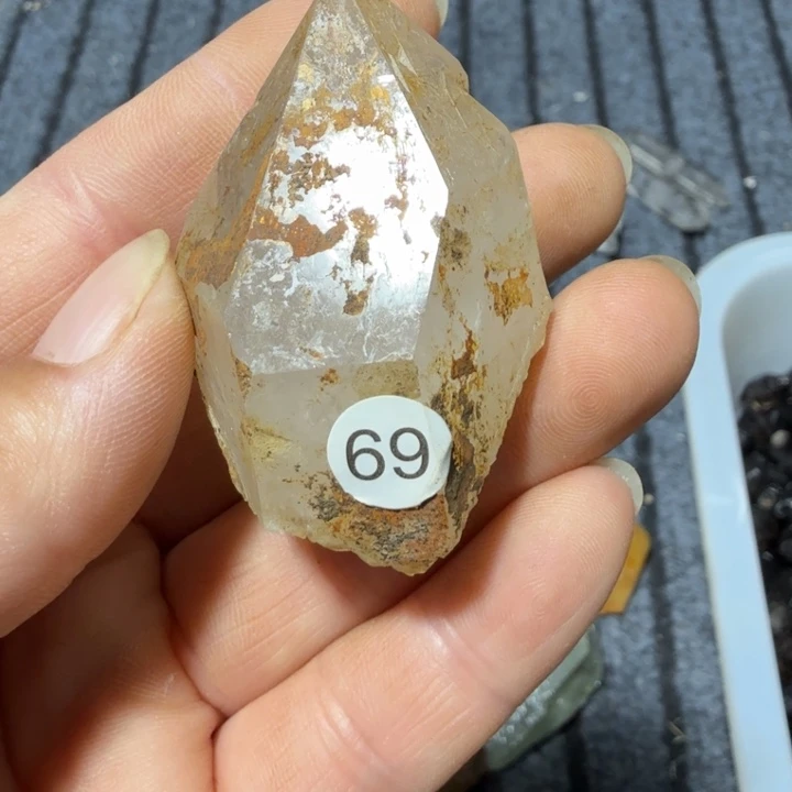 青***…水晶未镶嵌珠宝半成品