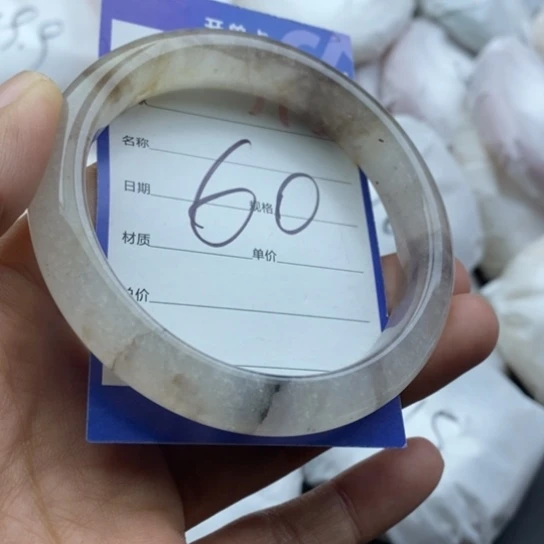 石英质玉未镶嵌手镯