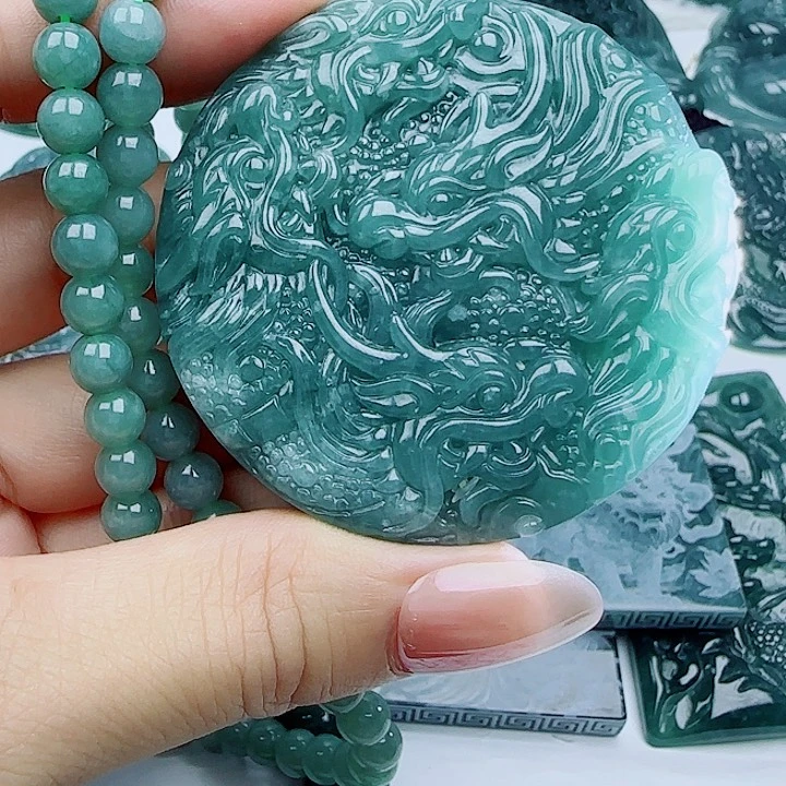 翡翠未镶嵌颈饰多样性发货天然的A货翡翠