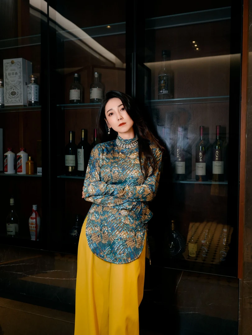 HZHJ新款福利！蓝金幻彩 高领上衣 1507