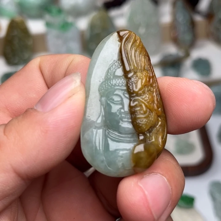 颈饰未镶嵌翡翠一念之间
