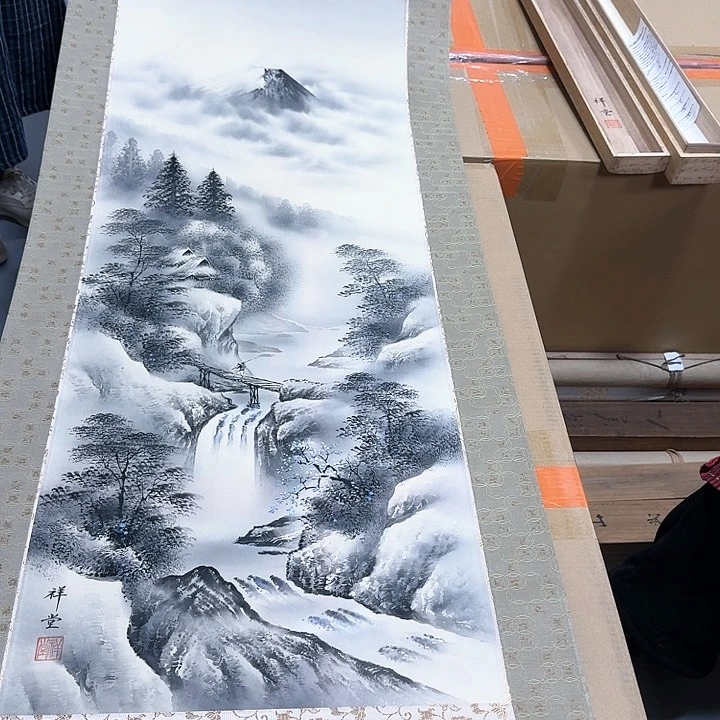 绘画S****g装裱。