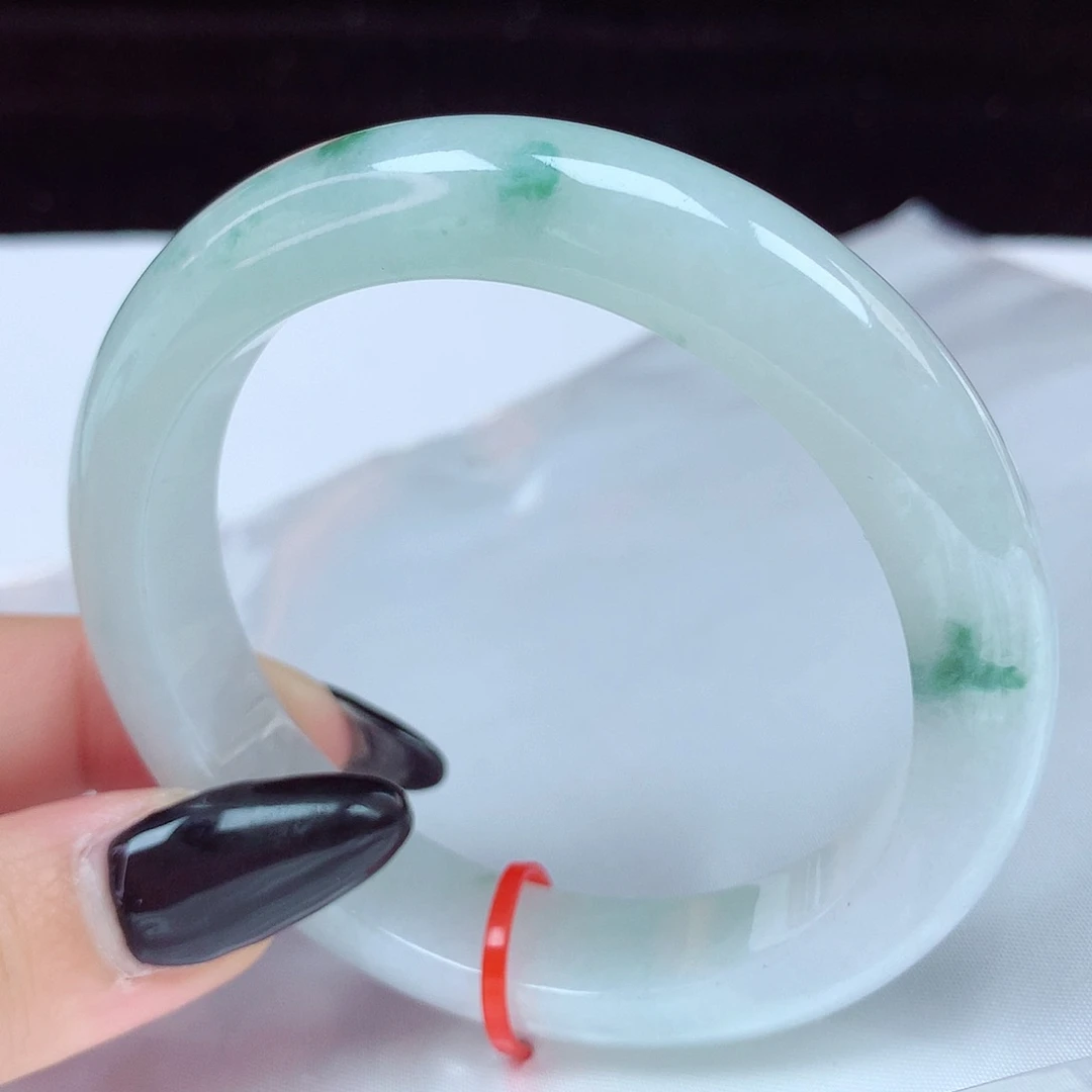 翡翠手镯未镶嵌55圈