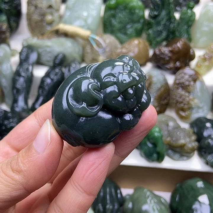 和田玉未镶嵌颈饰